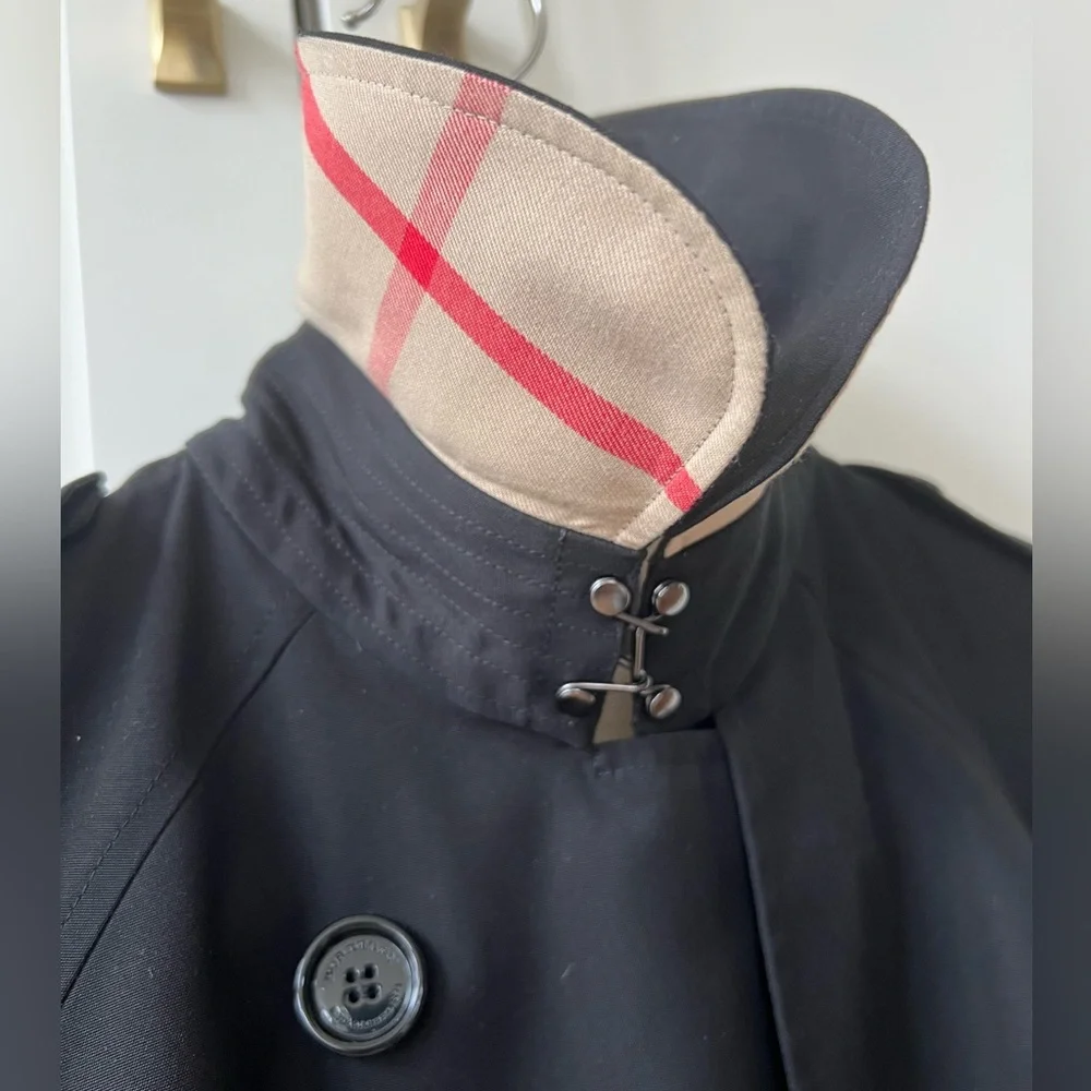 Black Burberry Trench • full check interior lining • removable belt - Size US 2 - Picture 2 of 16